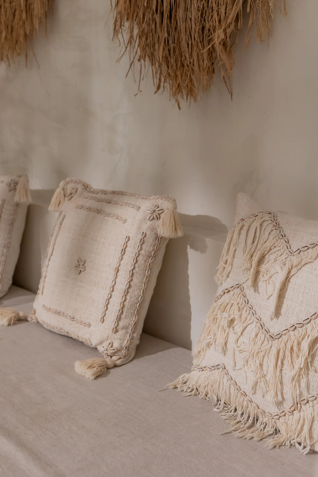 Comfort Villa — Boho-Wohnzimmer mit Rattan-Sitzgelegenheiten (Villa Ginger) — photo 28