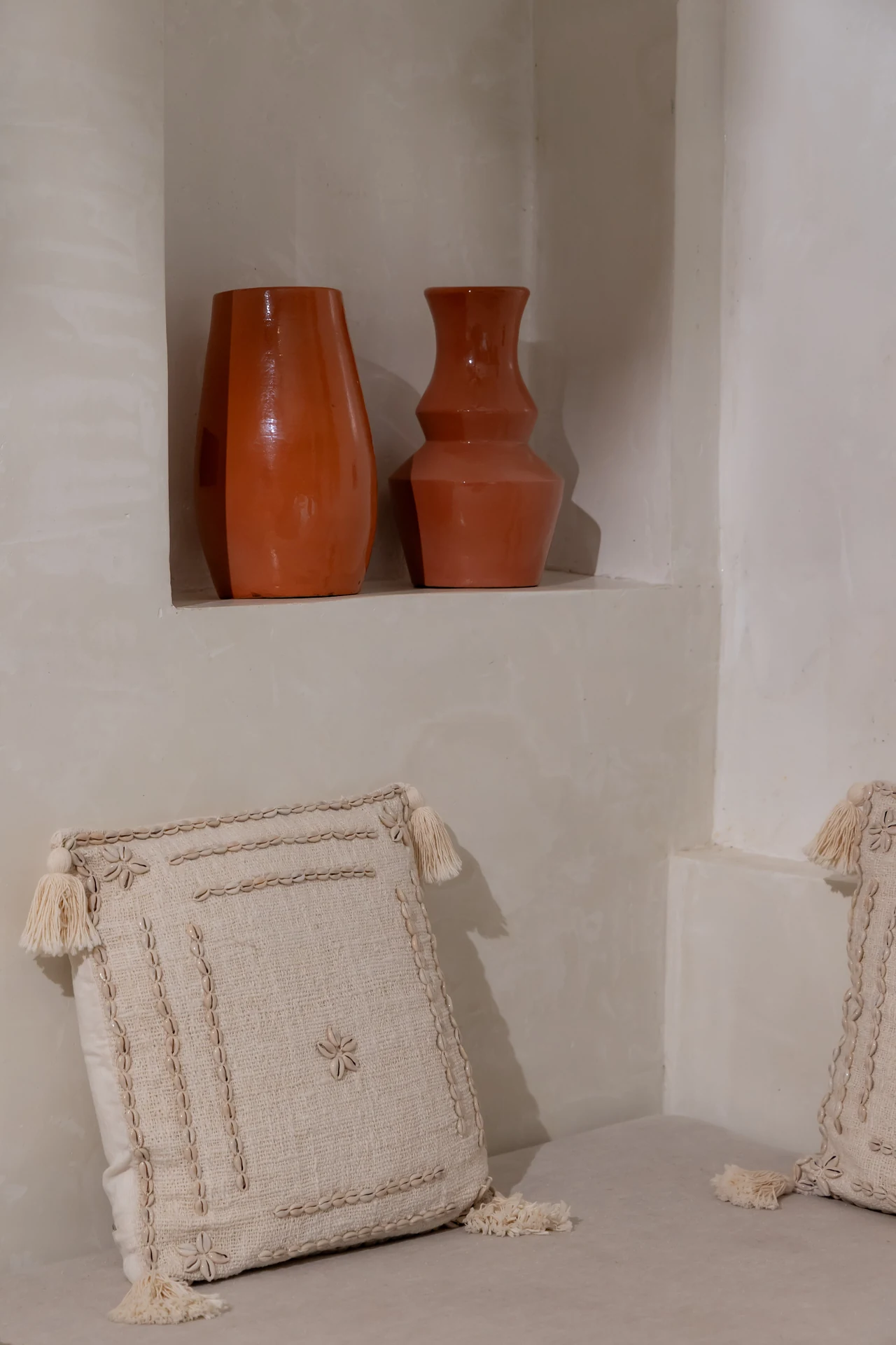 Comfort Villa — Boho-Wohnzimmer mit Rattan-Sitzgelegenheiten (Villa Ginger) — photo 30