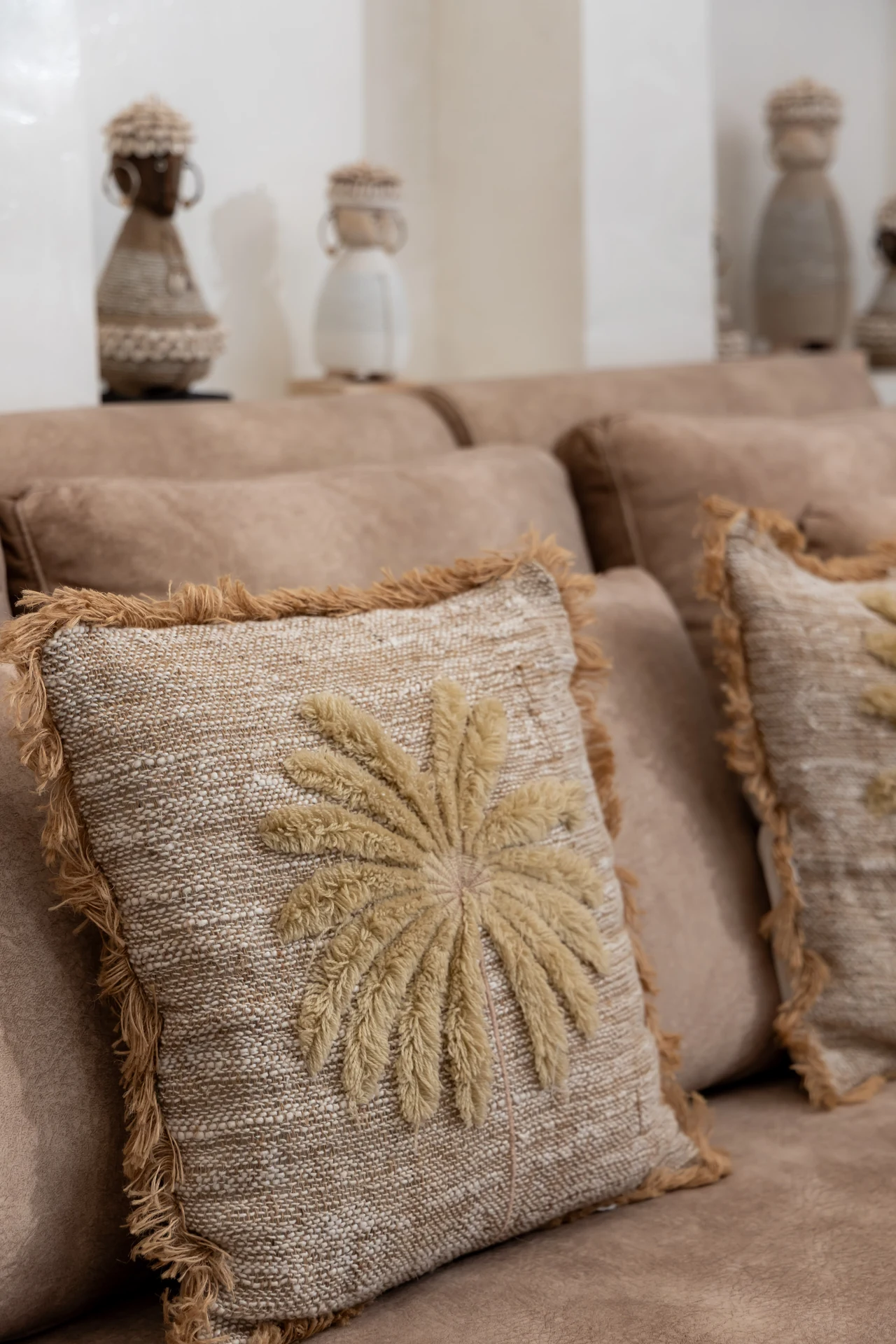 Comfort Villa — Boho-Wohnzimmer mit Rattan-Sitzgelegenheiten (Villa Ginger) — photo 33