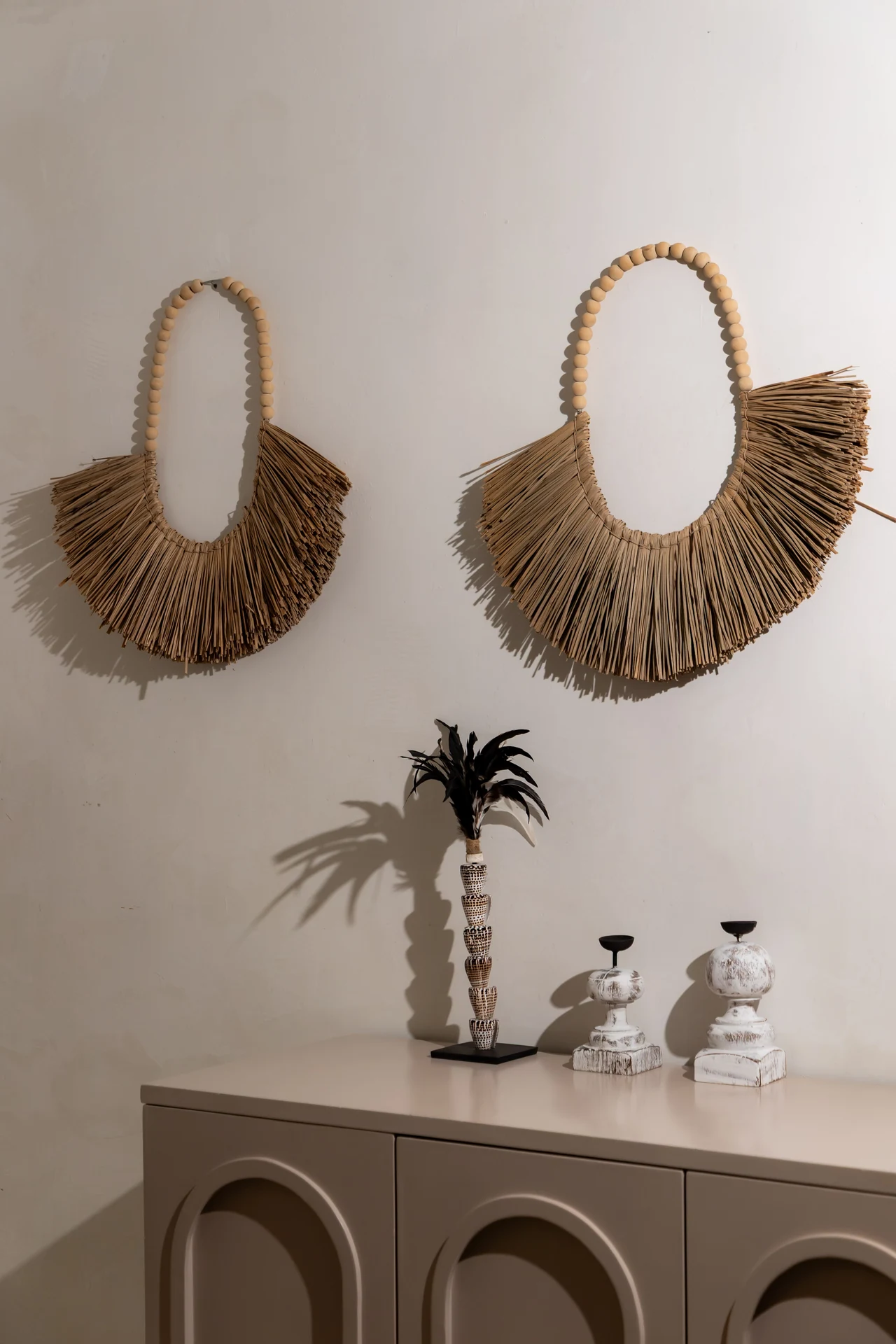 Comfort Villa — Boho-Wohnzimmer mit Rattan-Sitzgelegenheiten (Villa Ginger) — photo 34